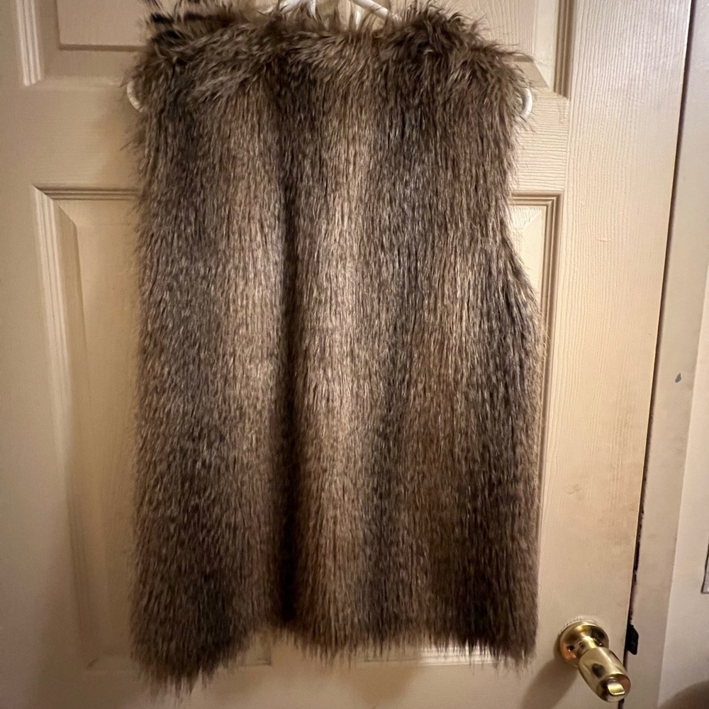 H&M Faux Fur Vest - Picture 3 of 4